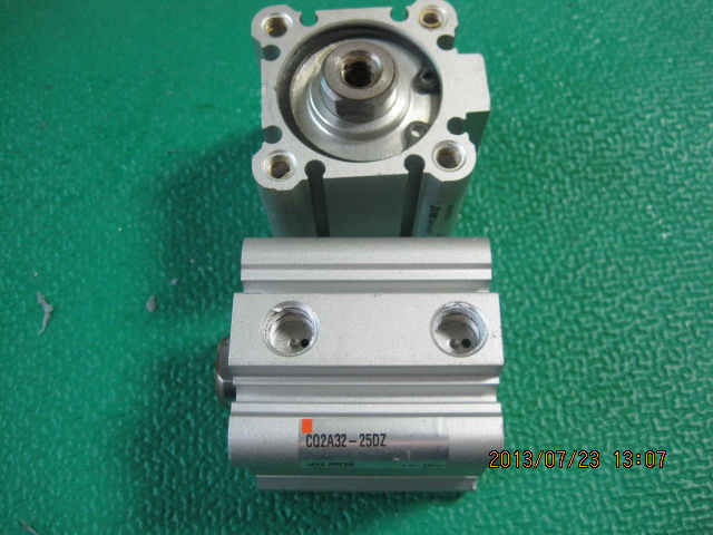 AIR CYLINDER CQ2A32-25DZ