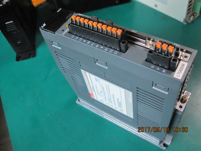 AC SERVO DRIVE L7SA004A(400W 미사용품)