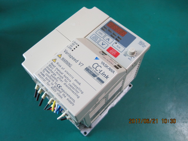 INVERTER YASKAWA CIMR-V7DT22P2 2.2KW (중고) 야스까와 인버터