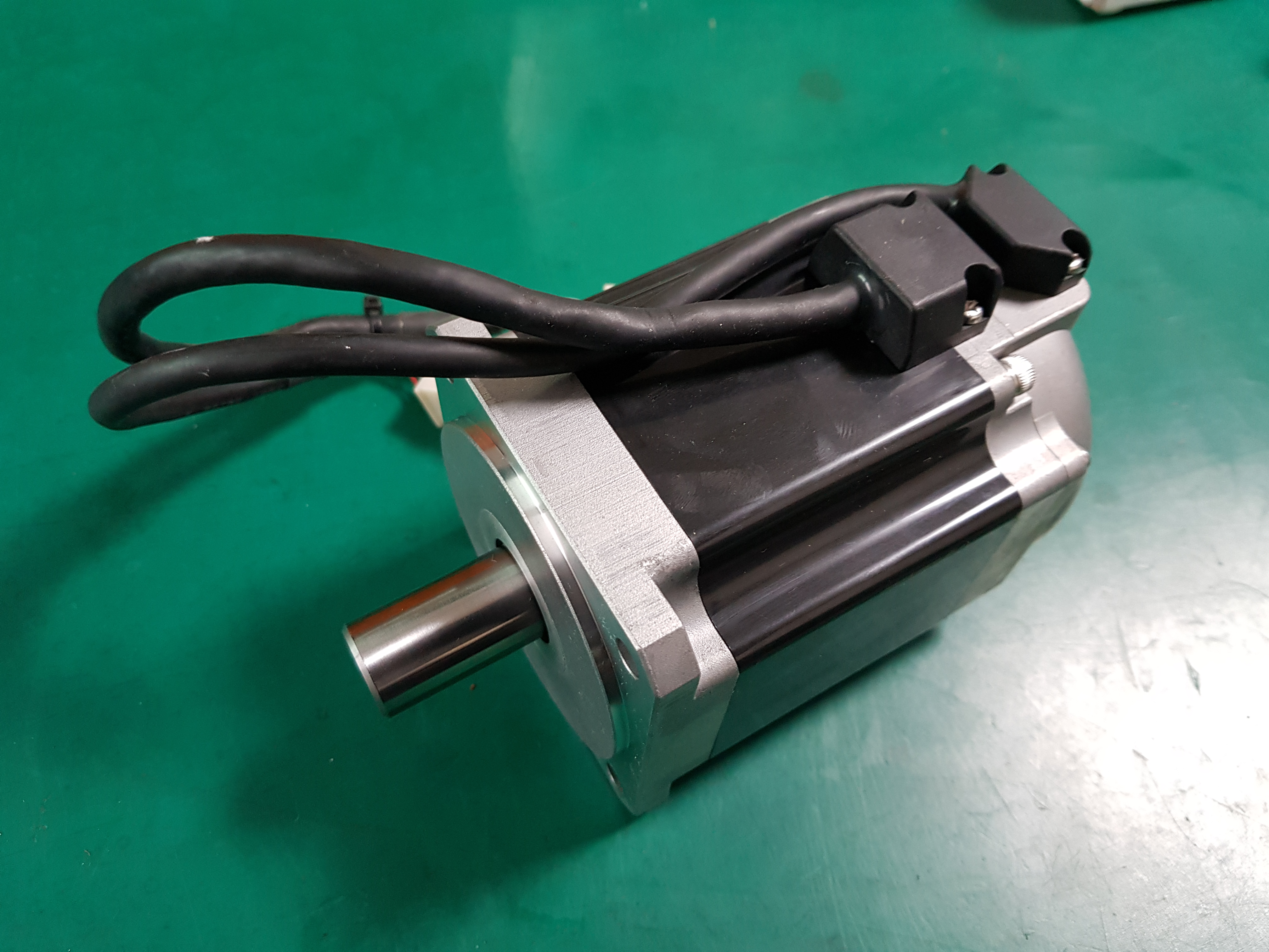 SERVO MOTOR 4614N1096E200(중고)