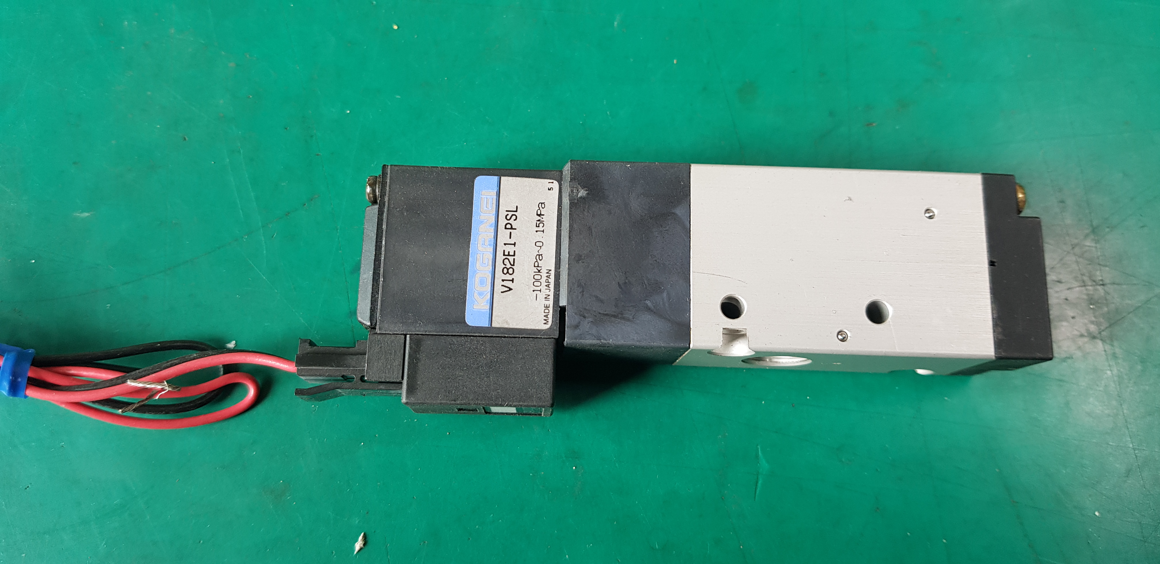 SOLENOID VALVE V182EI-PSL AC200V (A급-미사용품)