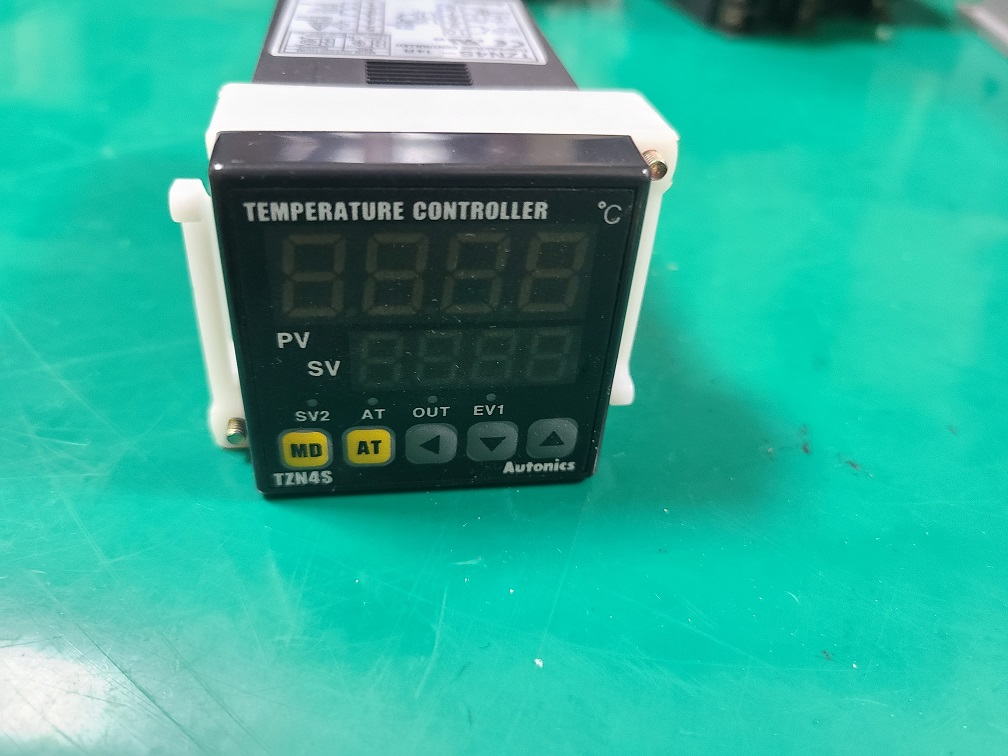 TEMPERATURE CONTROLLER  TZN4S-14R 온도조절기 (중고)