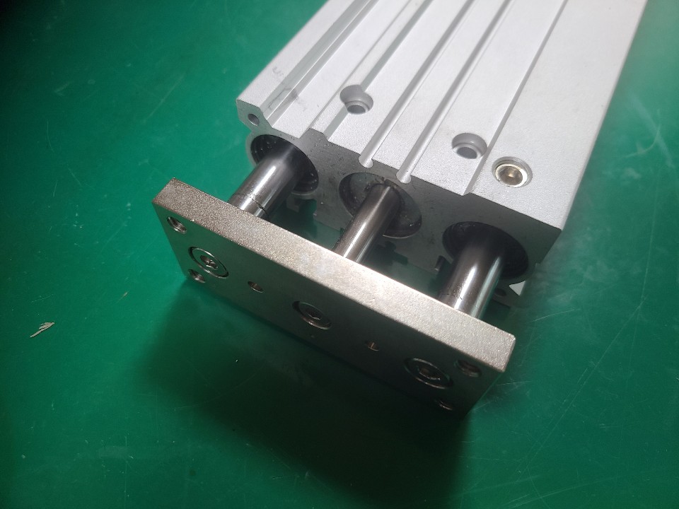 SMC GUIDE CYLINDER MGPL25-200Z (중고) 가이드 실린더