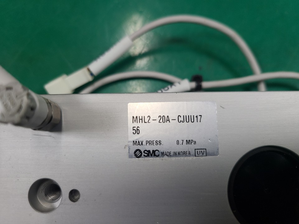 SMC CHUCK CYLINDER MHL2-20A-CJUU1756 (미사용중고)