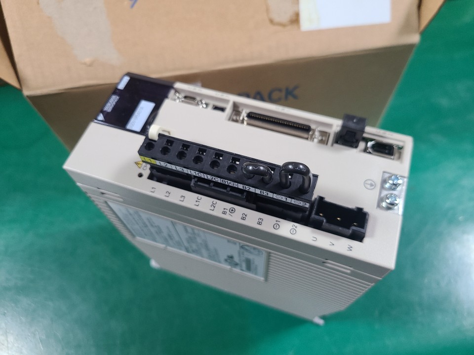 (A급-포장상태)YASKAWA SERVOPACK SGDV-5R5A01A 야스까와 서보팩