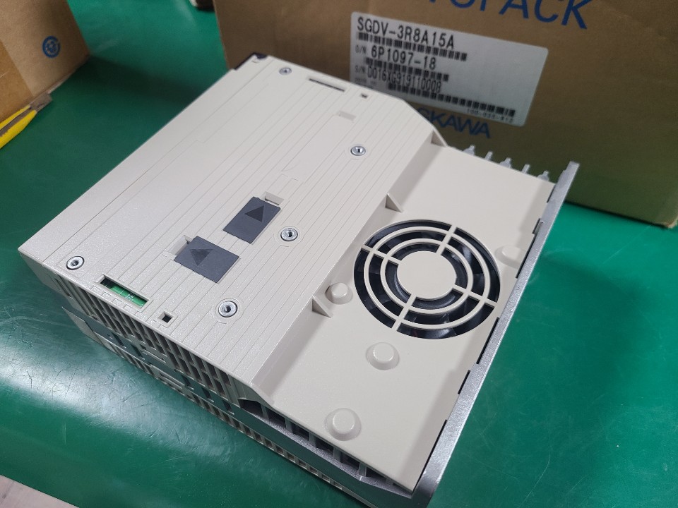 (A급-미사용품)YASKAWA SERVOPACK SGDV-3R8A15A(500W) 야스까와 서보팩