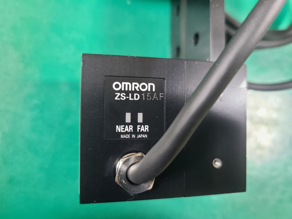 (A급-미사용품) OMRON LASER SENSOR ZS-LD15AF 2M 옴론 레이져 센서