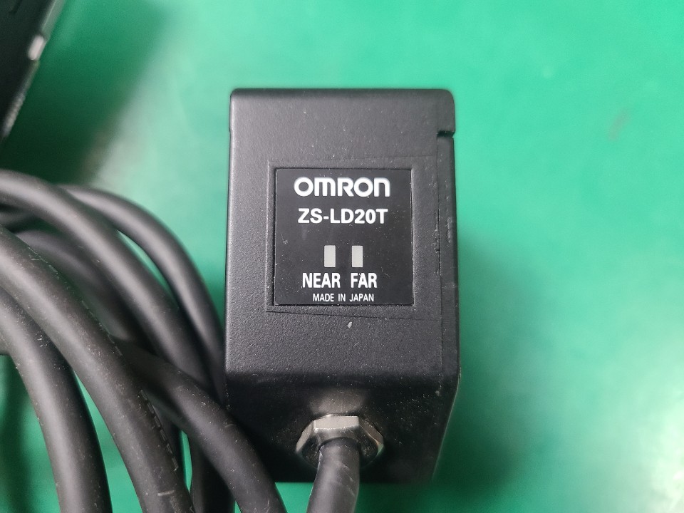 OMRON SMART SENSOR CONTROLLER ZS-HLDC11+ZS-LD20T (중고) 옴론 변위센서