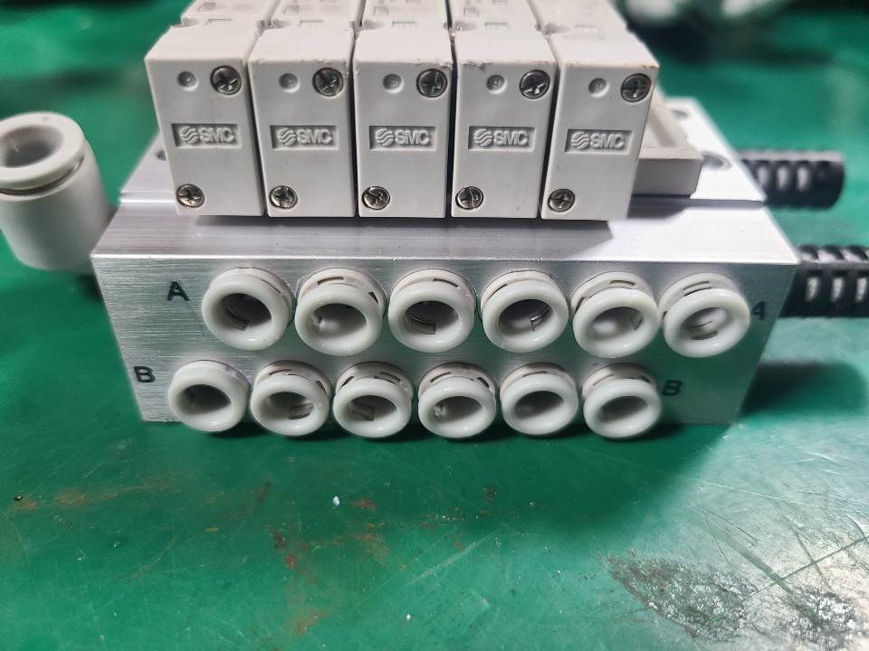 SMC SOLENOID VALVE SY3140-5LZ(5EA) (중고) 솔레노이드 밸브