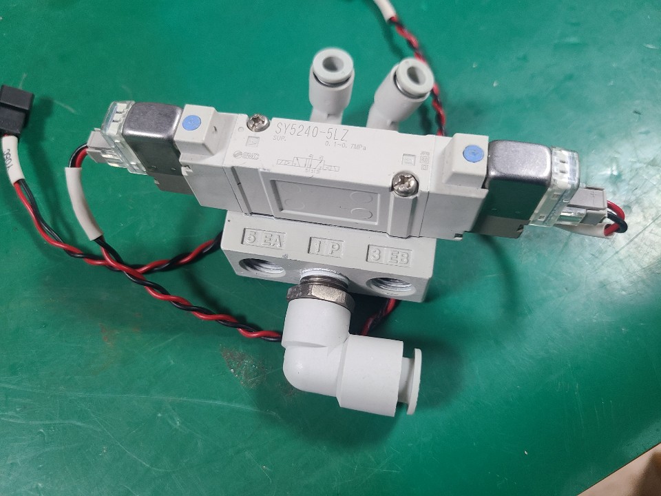 SMC SOLENOID VALVE SY5240-5LZ (중고) 솔레노이드 밸브