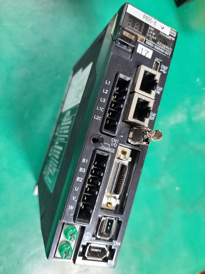 OMRON SERVO DRIVER R88D-KN04H-ECT (중고) 옴론 서보 드라이브