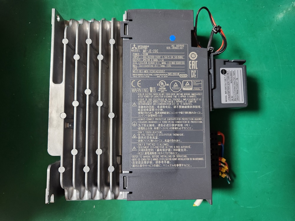 MITSUBISHI SERVO DRIVE  MR-JE-20C  (중고) 미쓰비씨 서보드라이브