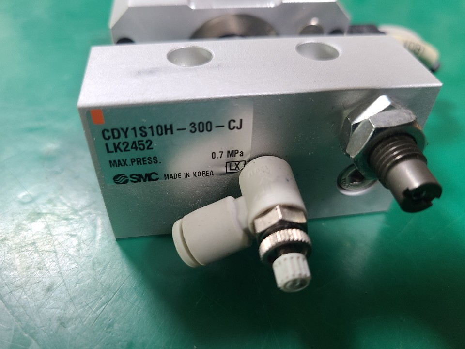 SMC RODLESS CYLINDER CDY1S10H-300-CJLK2452 (중고) 로드레스 실린더