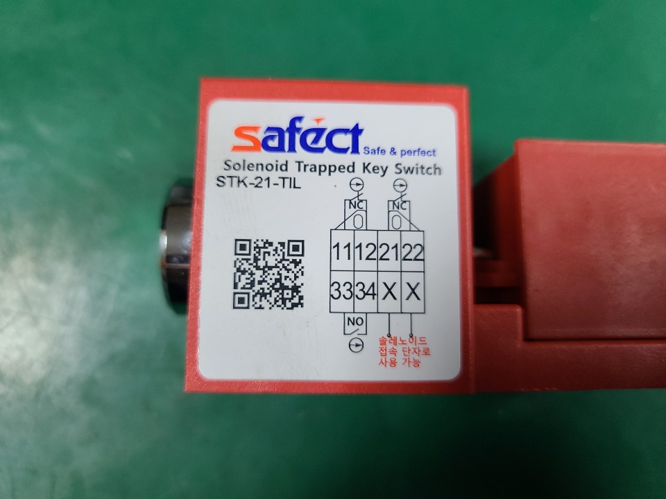 (A급-포장상태) SAFECT SOLENOID TRAPPED KEY SWITCH STK-21-TIL