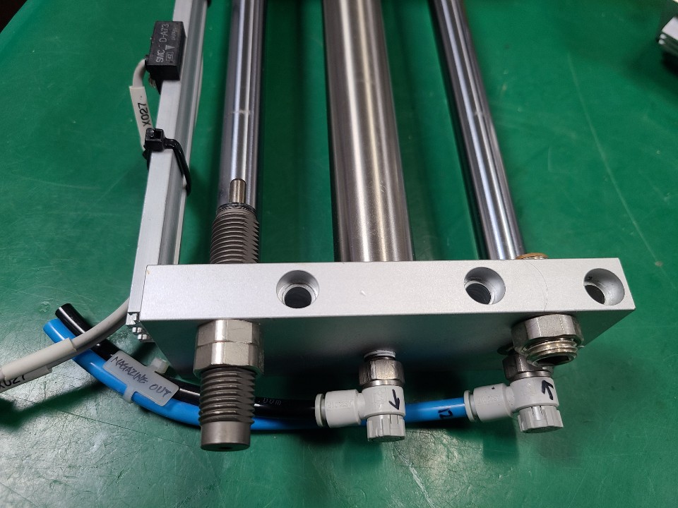 SMC RODLESS CYLINDER CY1L25H-300 (중고) 로드레스 실린더