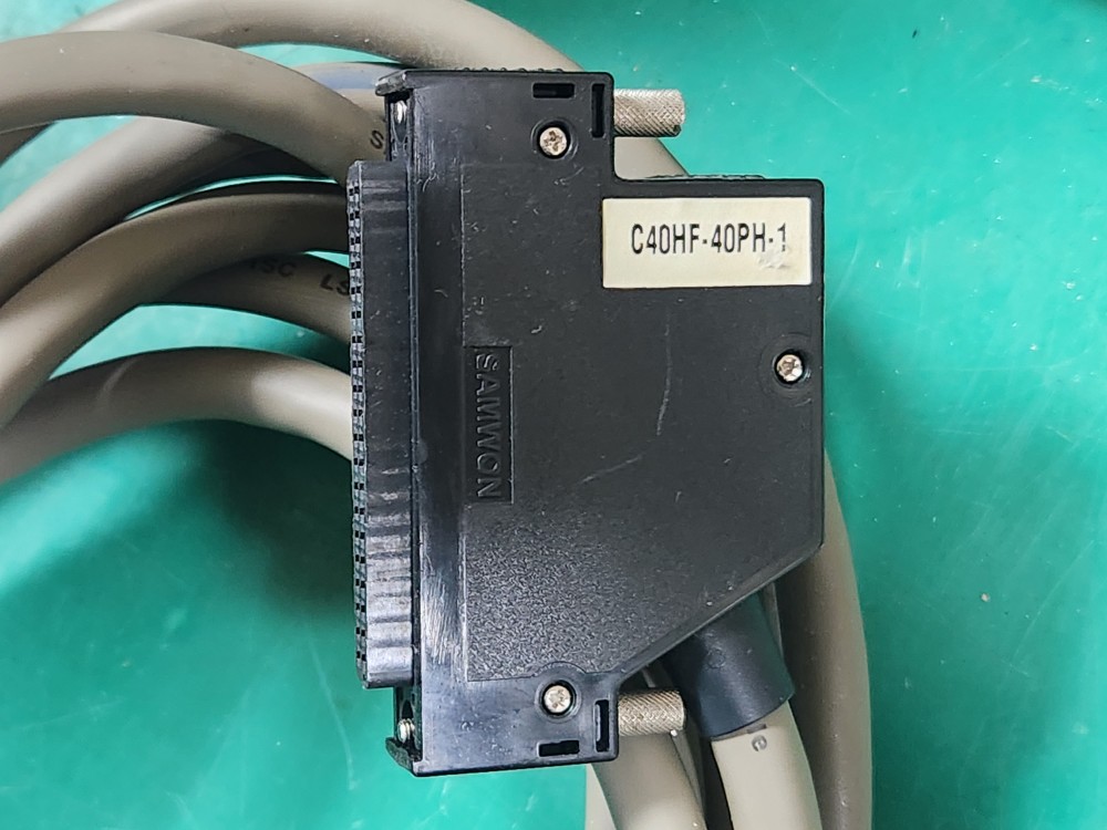 PLC I/O CABLE C40HF-40PH-1 (중고)