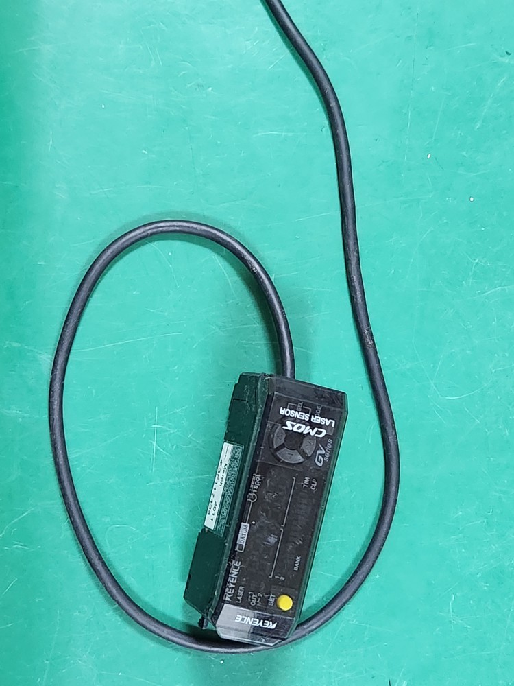 KEYENCE CMOS laser sensor amplifier GV-21 레이저 센서 증폭기  (중고)