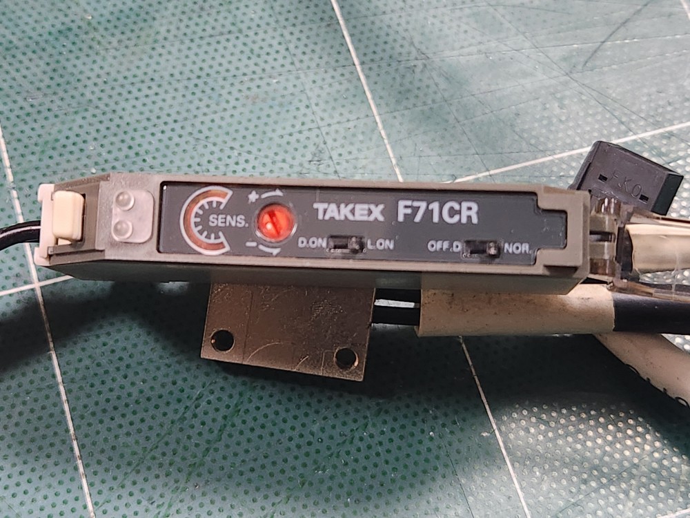 TAKEX Optical Fibre Amplifier Sensor F71CR 광센서 (중고)