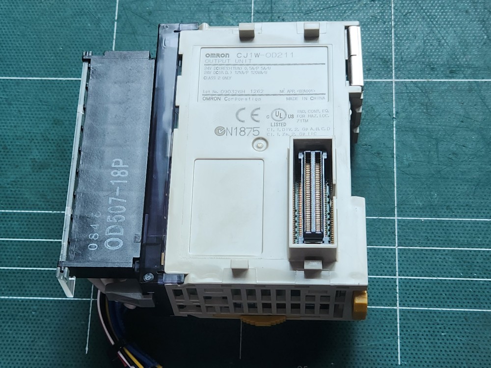 OMRON PLC OUTPUT UNIT CJ1W-OD211, CJ1W-OC211 (중고)