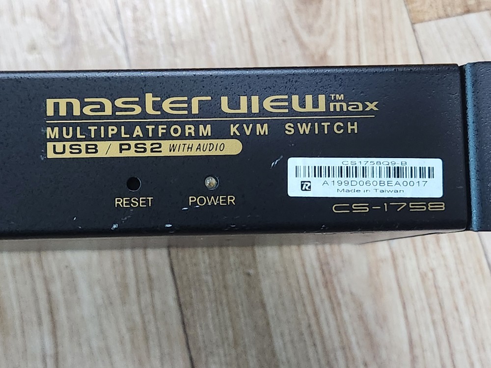 ATEN MASTER VIEW MULTI-PLATFORM 8 PORT USB & PS/2  KVM SWITCH CS-1758 (중고)