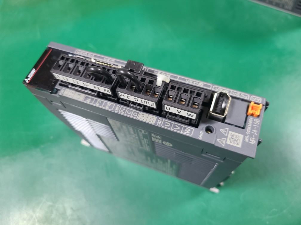 MITSUBISHI SERVO DRIVE MR-J4-10B (중고) 미쓰비씨 서보드라이브