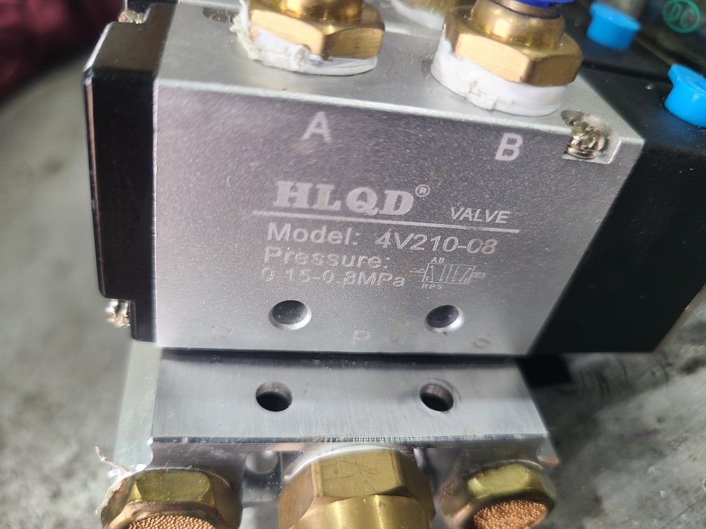 솔레노이드밸브 HLQD VALVE 4V210-08 (9EA) (중고)