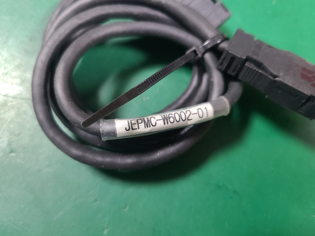 서보팩 통신 케이블 JEPMC-W6002-01 (중고)